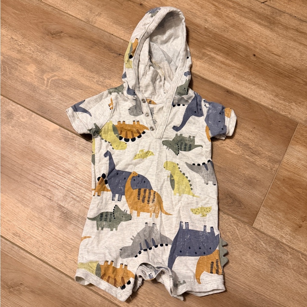 Carter's Dino outfit Animal Print Onesie 6m